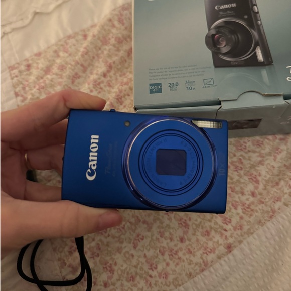 Canon PowerShot ELPH 150 IS Digital camera - Picture 3 of 6